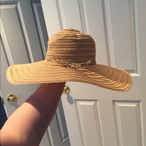 Floppy sun hat ☀️